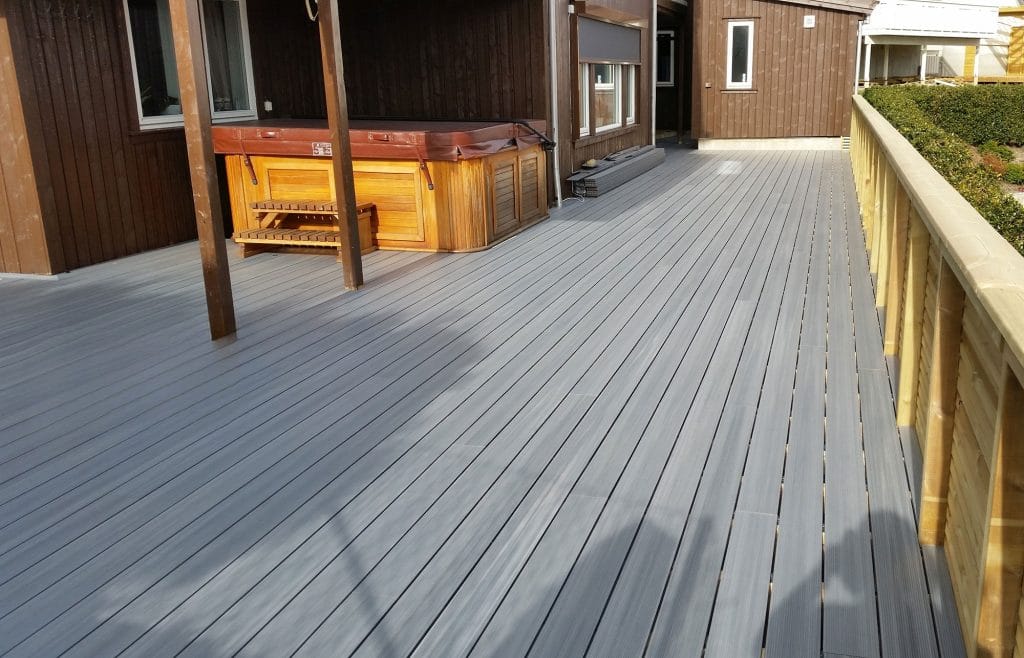 Covered deck under a timber pergola