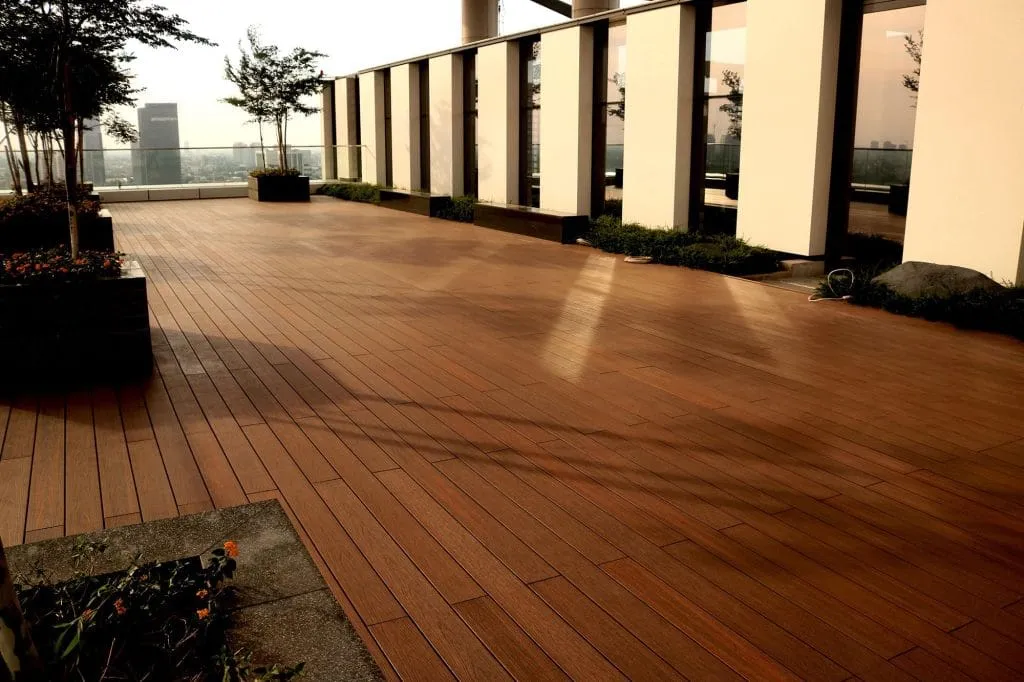 Covered colonnade floored in composite