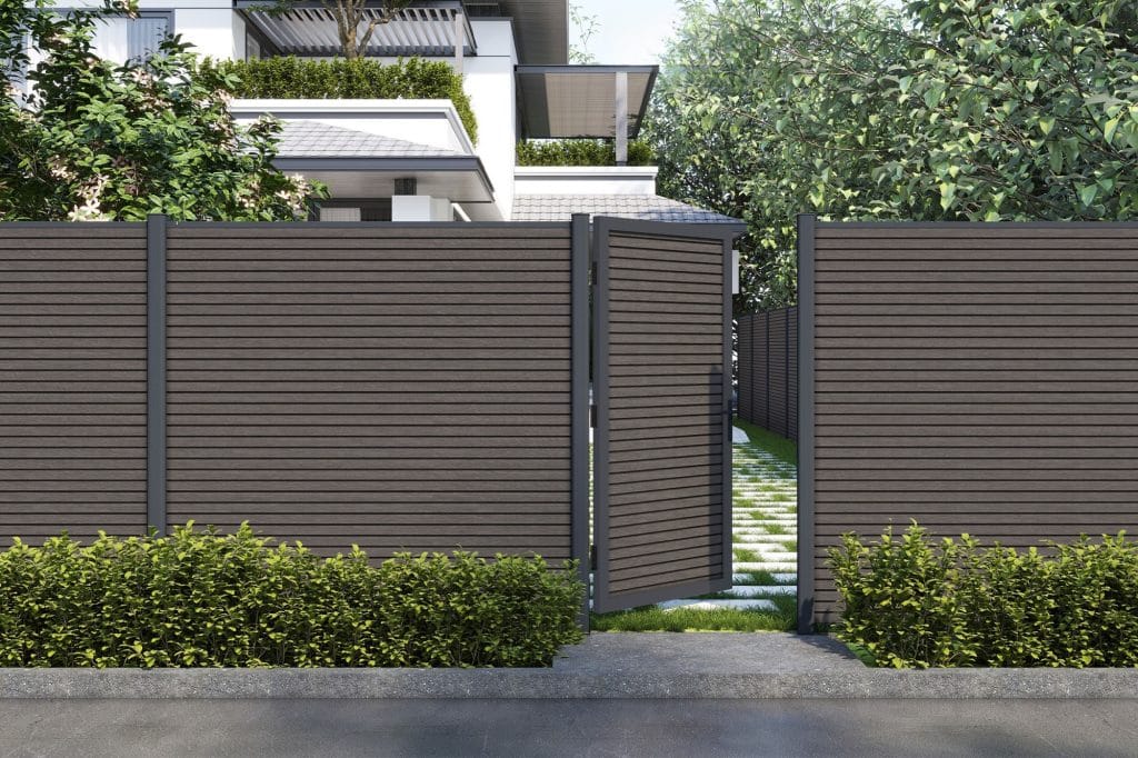 Horizontal fence panels with aluminium posts