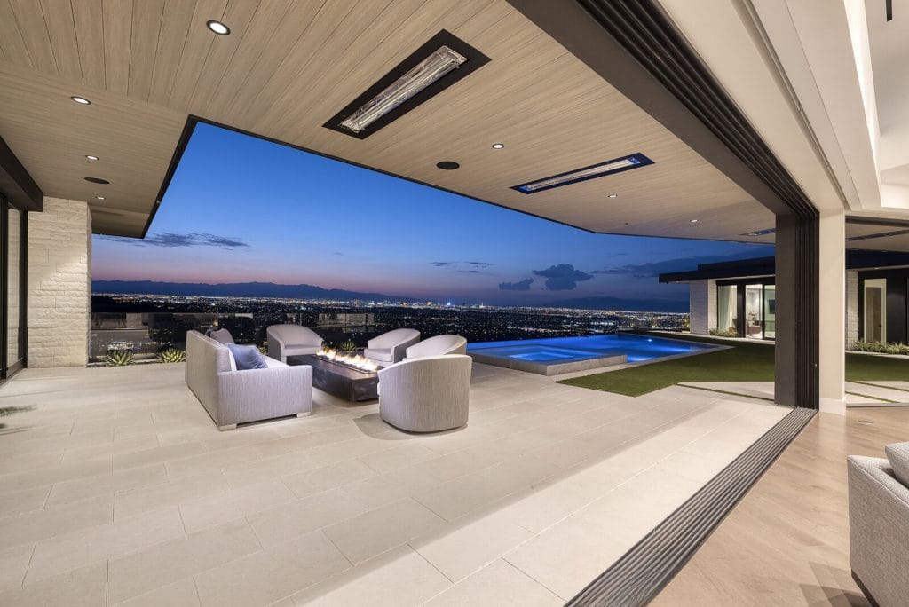 Cladded ceiling over an open-air lounge