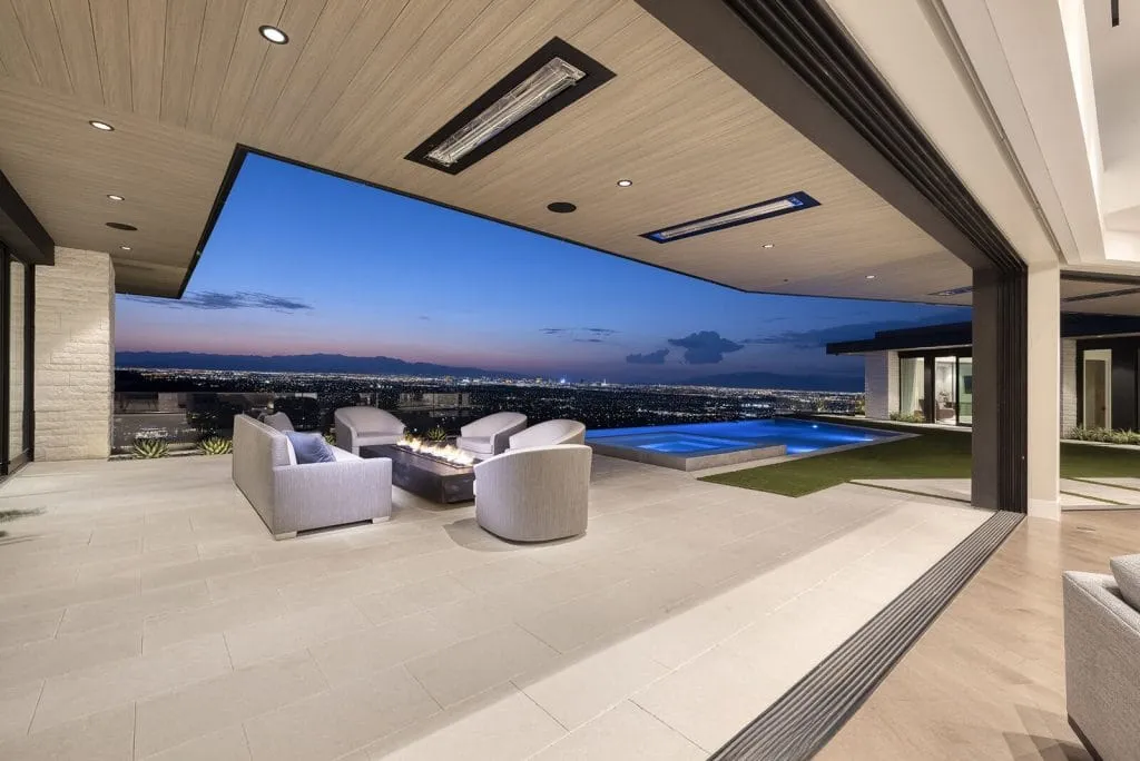 Cladded ceiling over an open-air lounge