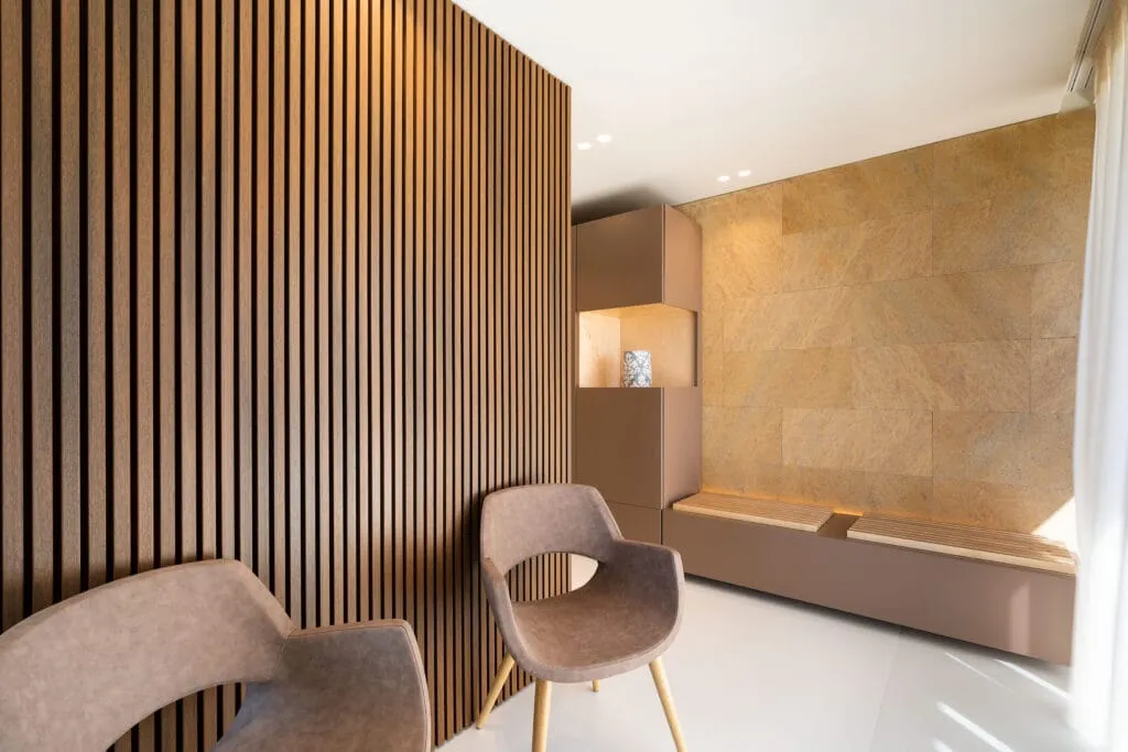 Wood-look wall panelling in a lounge