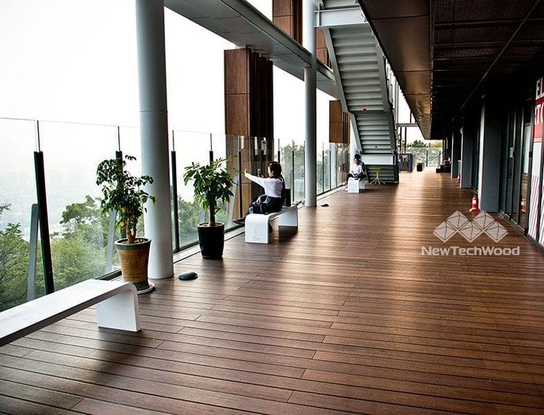 UltraShield Naturale Explorer Magellan Solid with Groove Composite Decking Board – US01