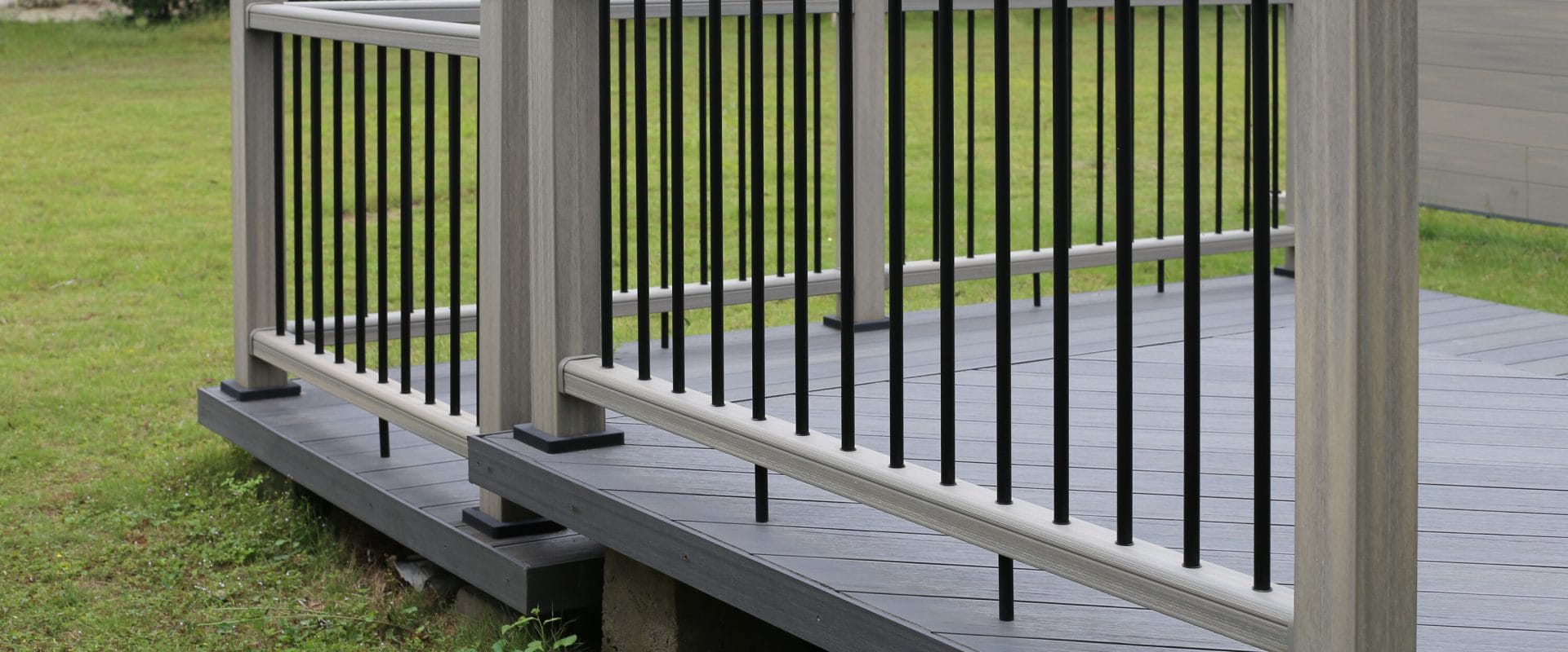 Hybrid composite railing on a commercial boardwalk
