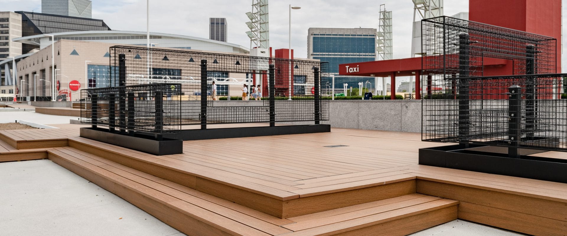 Elevated composite deck platforms on a rooftop plaza